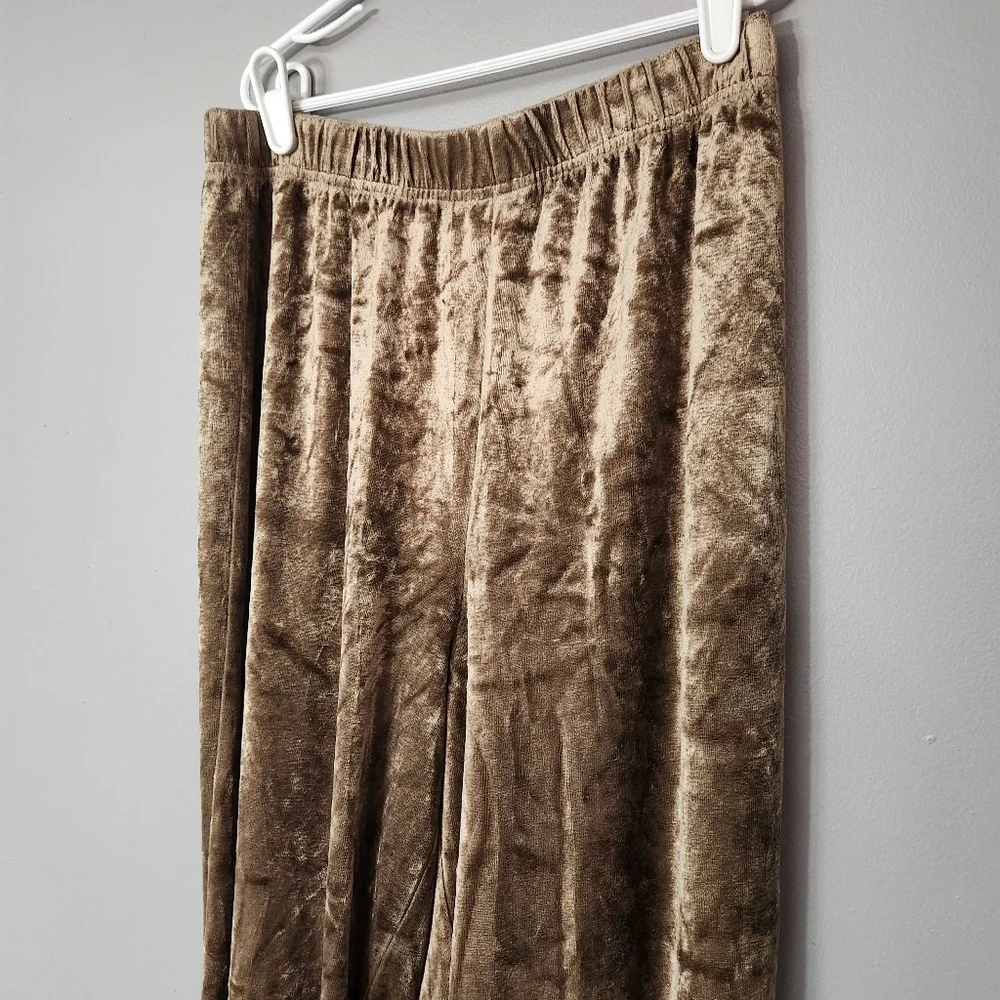 Carol Little cropped crushed velvet looking size Medium lounge Pants